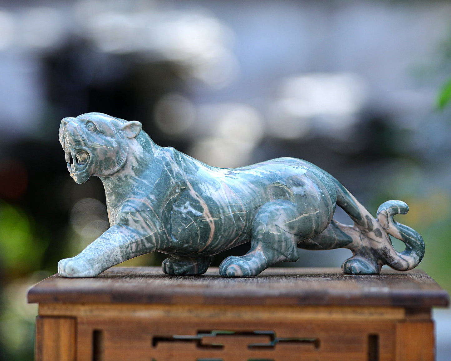 Nicedony 11.6" Jiulong Jade Hand Carved Crystal Leopard Sculpture