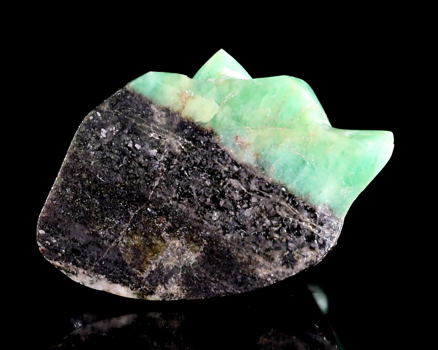 Nicedony 2.8" Natural Emerald Hand Carved Crystal Lizard Sculpture - View 10