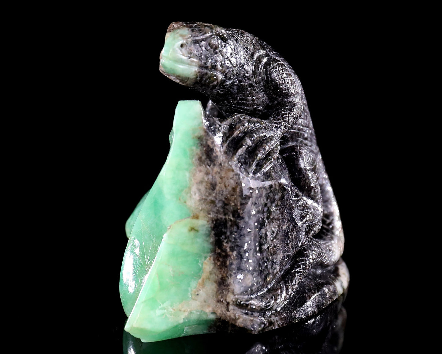 Nicedony 2.8" Natural Emerald Hand Carved Crystal Lizard Sculpture - View 5