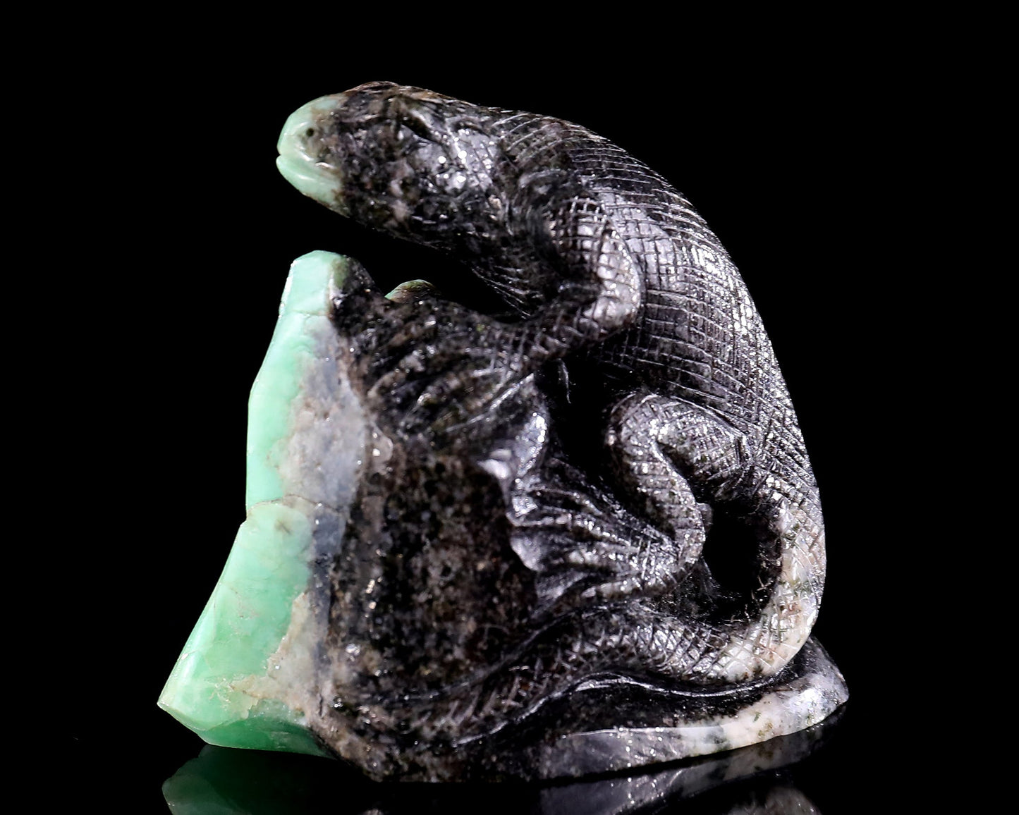 Nicedony 2.8" Natural Emerald Hand Carved Crystal Lizard Sculpture - View 6