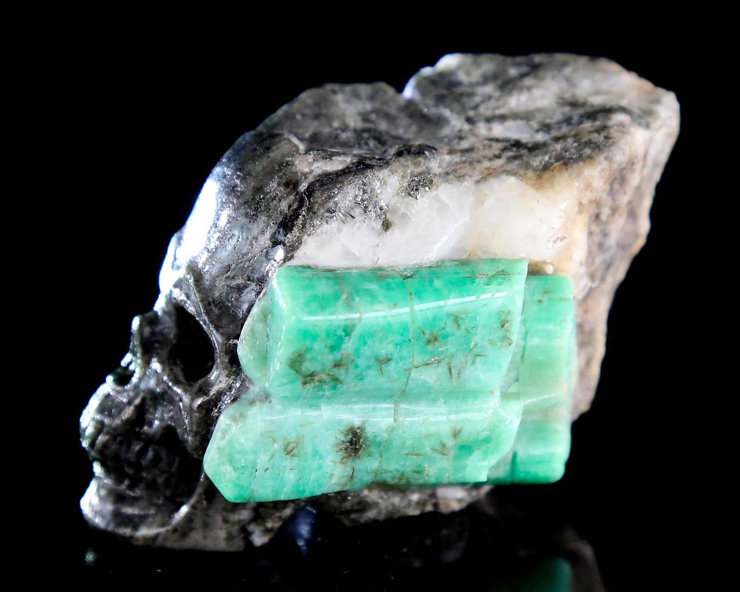 Nicedony 2.6" Natural Emerald Hand Carved Crystal Skull Sculpture - View 4