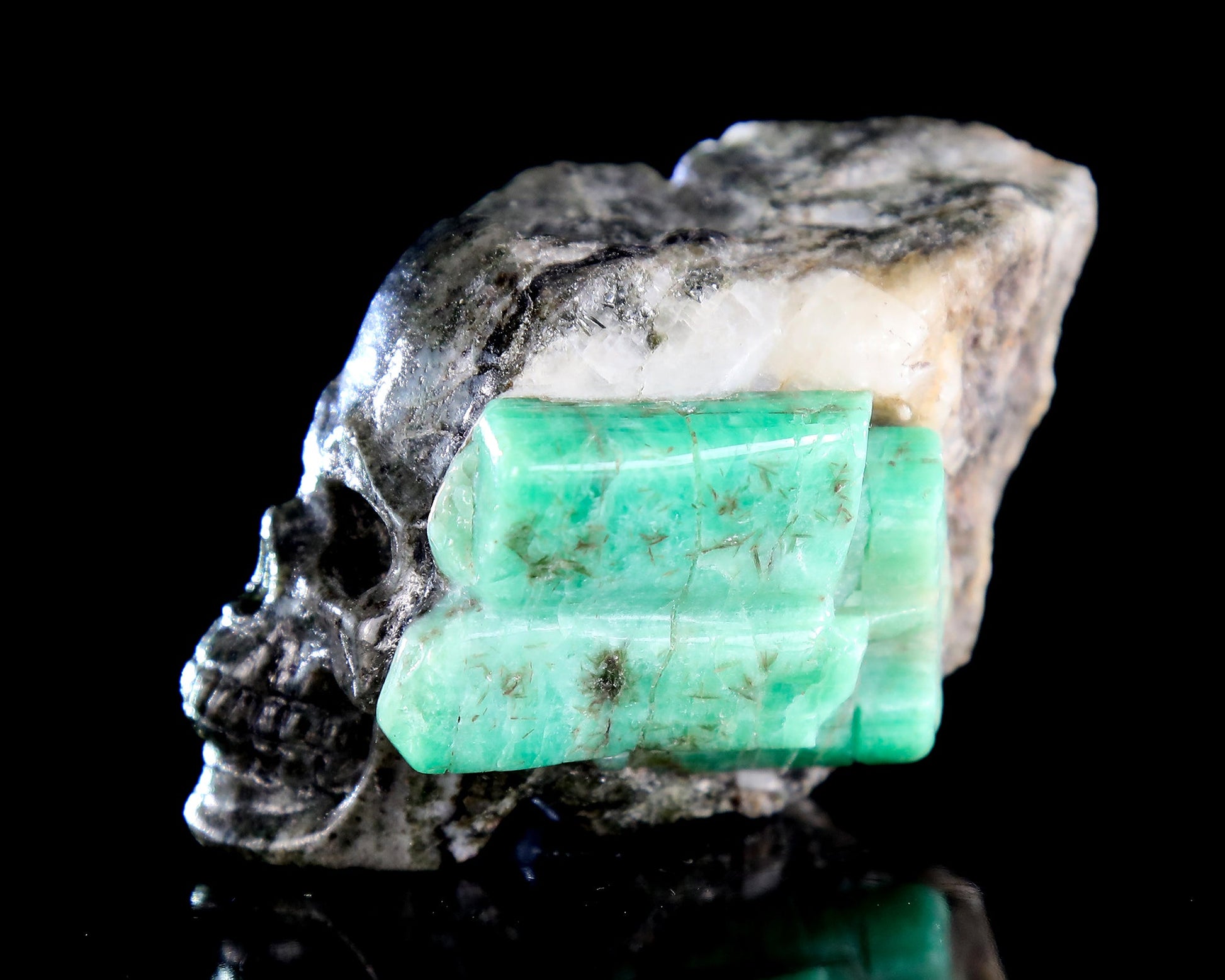 Nicedony 2.6" Natural Emerald Hand Carved Crystal Skull Sculpture - View 5