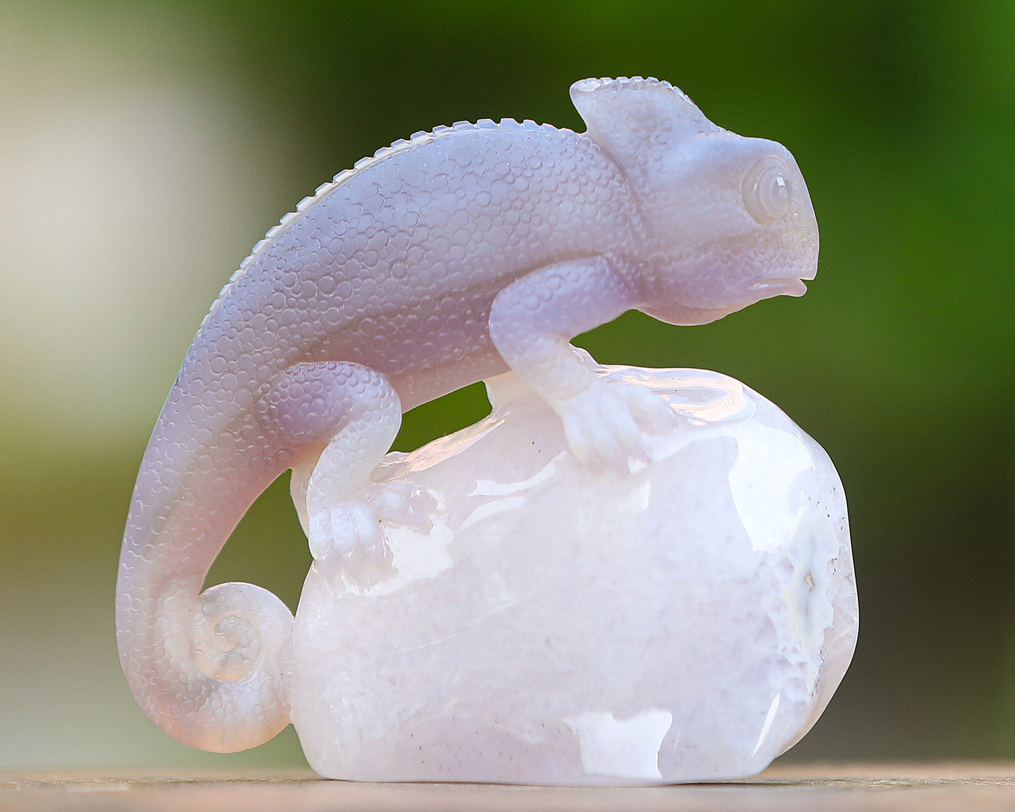 Nicedony 4.6" Amethyst Geode Agate Hand Carved Lizard Sculpture - View 3