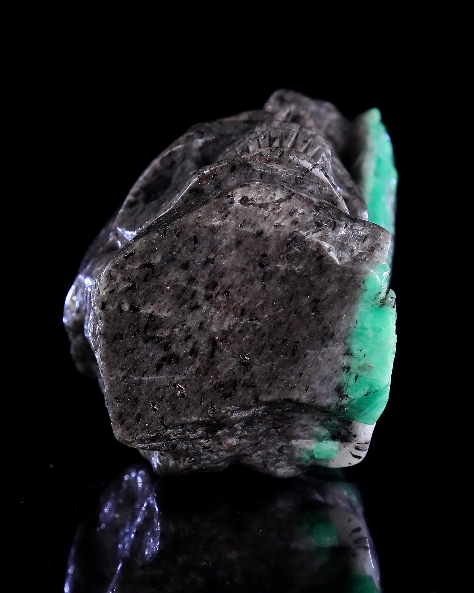 Nicedony 5.0" Emerald Hand Carved Crystal Skull and Snake Sculpture - View 10