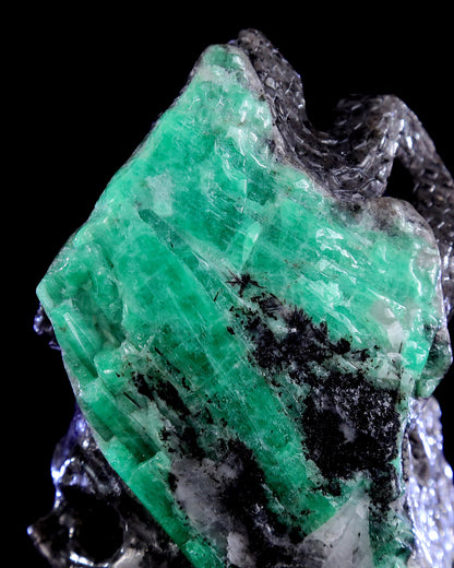 Nicedony 5.0" Emerald Hand Carved Crystal Skull and Snake Sculpture - View 5