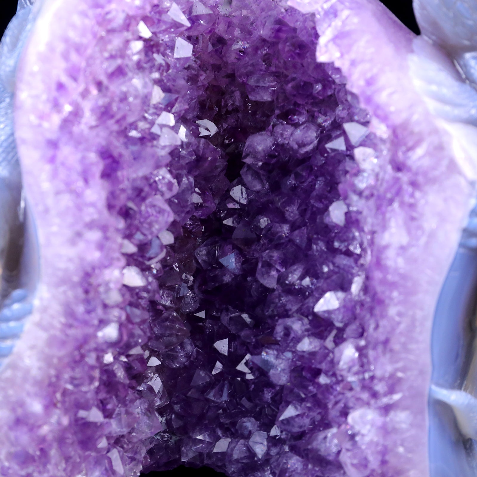 Nicedony 5.1" Amethyst Geode Agate Hand Carved Lizard Sculpture - View 2