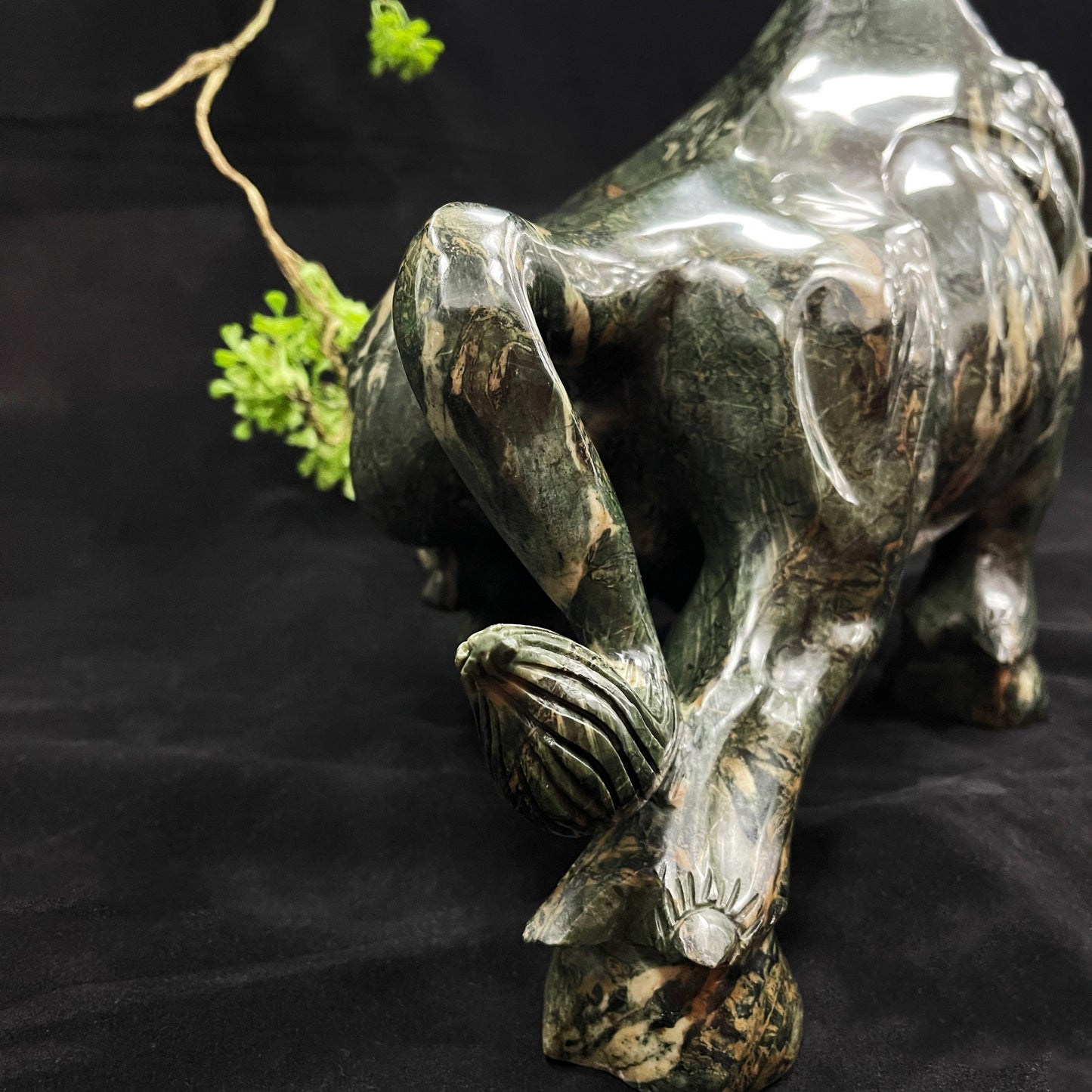 Nicedony Amazing 21.7kg Jiulong Jade Hand Carved Crystal Cattle Statue Home & Office Decor - View 3