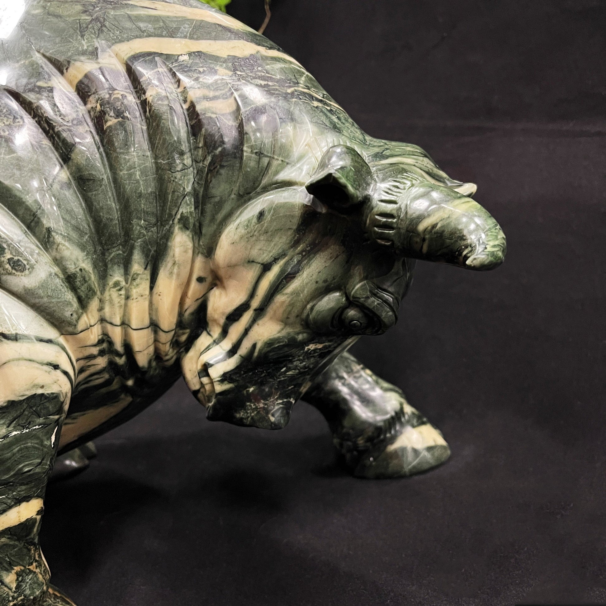 Nicedony Amazing 21.7kg Jiulong Jade Hand Carved Crystal Cattle Statue Home & Office Decor - View 4